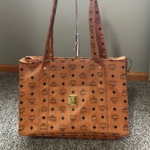 MCM AUTHENTIC Large Tote. Excellent!
